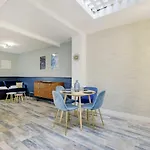 Charming 4P1Br Apartment - Republic