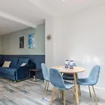 Charming 4P1Br Apartment - Republic