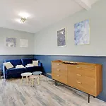 Charming 4P1Br Apartment - Republic