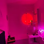 Netflix And Cosy Romantic Paris