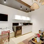 The Trocadero Garden Apartment - 4P