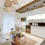 The Trocadero Garden Apartment - 4P