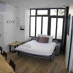 Another Brick In The Wall Apartment In Paris Sleeps 9