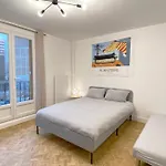 Paris: Agreable Chambre D\'Un Grand Artiste