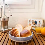 New & Discounted Studio In The Latin Quarter!