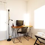New & Discounted Studio In The Latin Quarter!