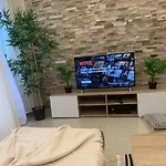 Apartment In The Heart Of The Champs Elysees With Balcony