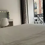 Apartment In The Heart Of The Champs Elysees With Balcony