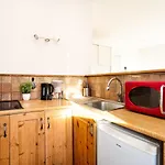 New & Discounted Studio In The Latin Quarter!