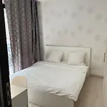 Apartment In The Heart Of The Champs Elysees With Balcony