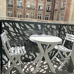 Apartment In The Heart Of The Champs Elysees With Balcony