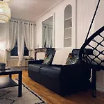 Chic Apartment On The Famous Shopping Rue Du Faubourg Saint-Honore Street