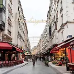 Superbe Studio Avec Balcon Au Coeur De Montorgueil