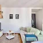 Nice Apartment For 4 People - Paris 17