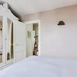 Bright Apartment Ideal For 2 In The 15Th Arrondissement