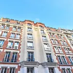 Newly Renovated Studio Under The Parisian Roofs - Arc De Triomphe