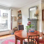 Old Apartment For 3 People In Place D\'Italie