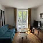 42M Close To Montmartre