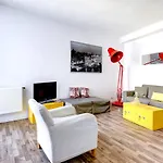 Palais Royal - Louvre City Apartment