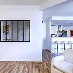 Palais Royal - Louvre City Apartment