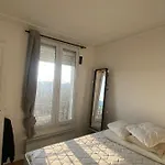 Appartement Ensoleille, Central Et Tout Equipe Avec Vue Tour Eiffel Et Pantheon