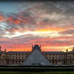 Branded New And Comfy Studio - Heart Of Paris 3