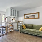 Cozy 2-Person Apartment In Pere Lachaise
