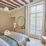 Apartment Center Of Paris By Studio Prestige