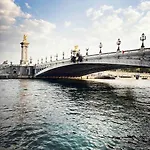 Peniche De Charme Au Pont Alexandre III
