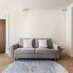 Central&Spacious 2Bd Apart For 6