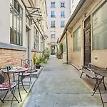 Apartment Center Of Paris By Studio Prestige