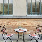 Apartment Center Of Paris By Studio Prestige