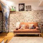 Bright Studio Of 25 M In The Heart Of Paris 4Th