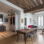 Charming Appartment In Le Marais