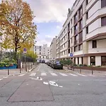 Adorable Studio In The Heart Of Paris