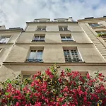 Apartment Notre Dame De Paris By Studio Prestige