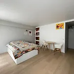 Superbe Studio Avec Balcon, Situe Entre 6E Et 7E !