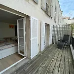 Superbe Studio Avec Balcon, Situe Entre 6E Et 7E !