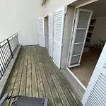 Superbe Studio Avec Balcon, Situe Entre 6E Et 7E !
