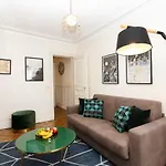 Latin Quarter With Balcony - Cityapartmentstay