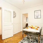 Latin Quarter With Balcony - Cityapartmentstay
