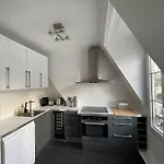 Bright Modern Apartment, 2 Bedrooms, 6 Guests
