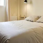 Bright 40 M Apartment In Paris 17Th District