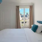 Warm Modern & Fabulous- Large Apartment