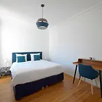 Warm Modern & Fabulous- Large Apartment