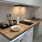 Paris Studio Near Eiffel Tower + Arc De Triomphe