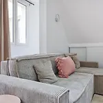 Apartement Montaigne George V By Studio Prestige