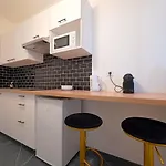 Modern Large Studio Apartment For 3