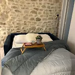 Modern Mini Flat In Paris Center