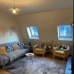 Quiet And Spacious Apartment Near Champs Elysees